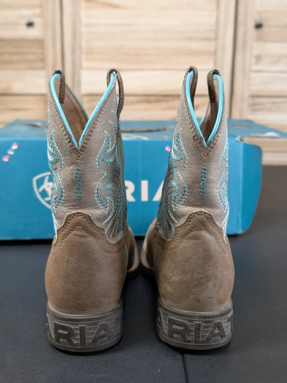 Ariat STORM Youth Brown Leather Western Boots with Turquoise Embroidery Size 1